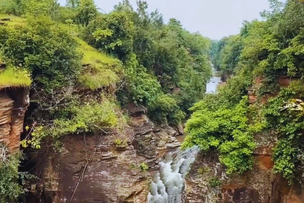 Hidden Kuthar Waterfall in Kullu Valley