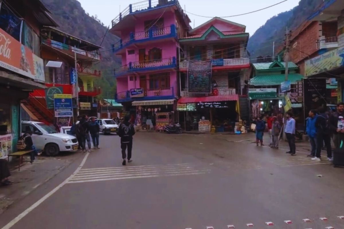 "Local travel tips for Kasol to Tosh trek in 2025 including cash advice, safety, weather updates, and eco-friendly trekking guidelines"