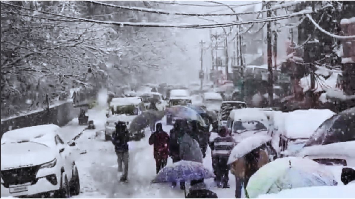 Collage of Manali across seasons – summer, winter, monsoon