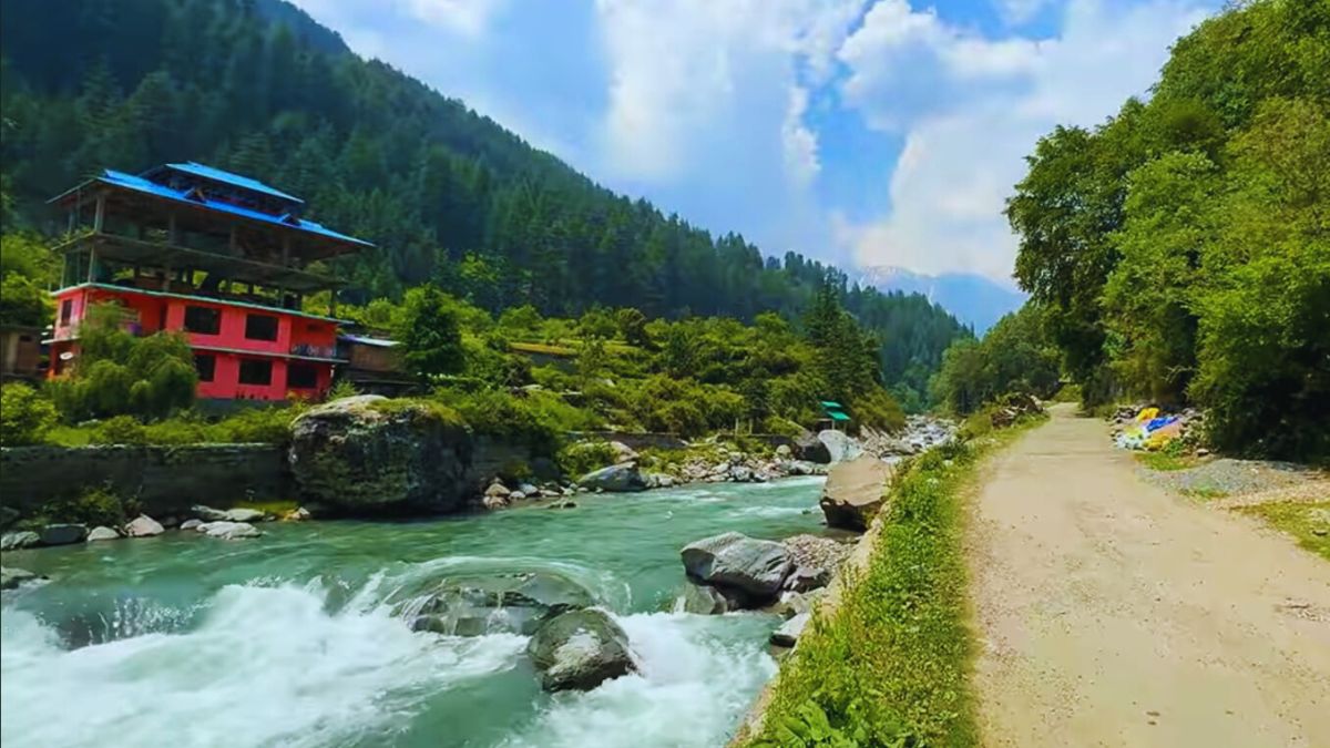 Barot – peaceful Himachal valley with forest and river