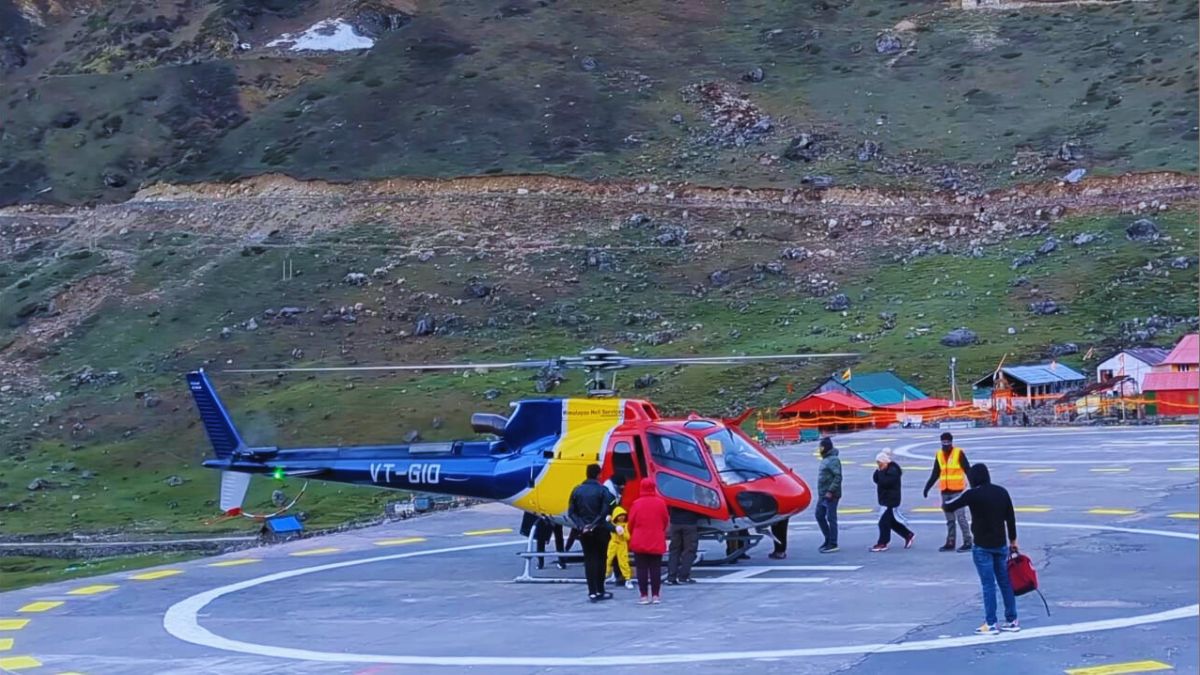 Helicopter landing at Kedarnath helipad