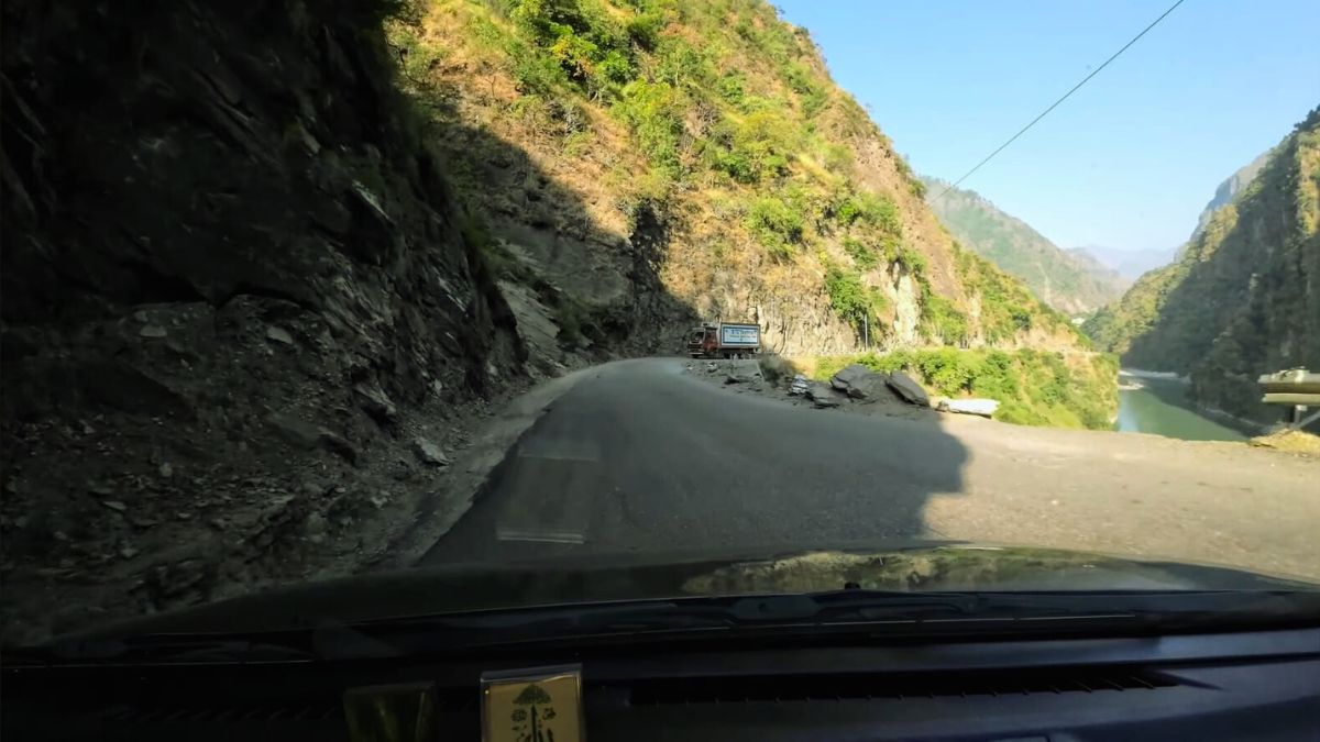 Curvy mountain road near Mandi on Manali route