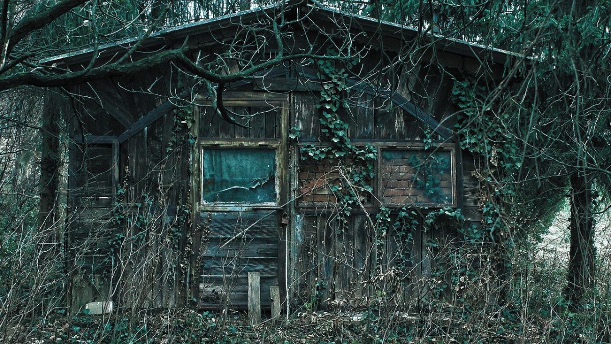 “The haunted House of Dukhani in Shimla with eerie atmosphere”