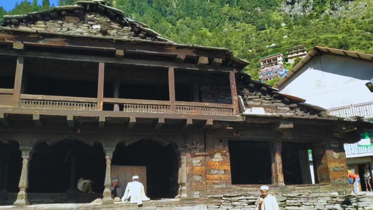 "10 Mysterious Stories from Himachal Malana village, believed to be protected by Jamlu Devta"