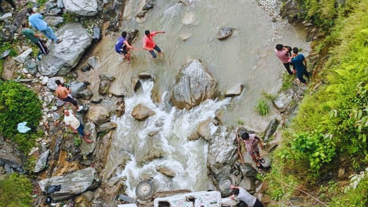 Rescue team and locals gather near gorge after jeep accident in Pithoragarh