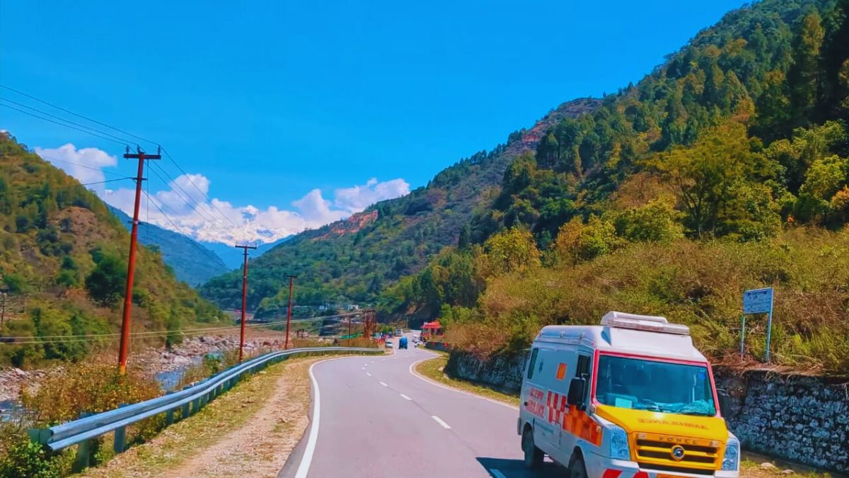  Mountain road from Rishikesh to Gaurikund via Rudraprayag