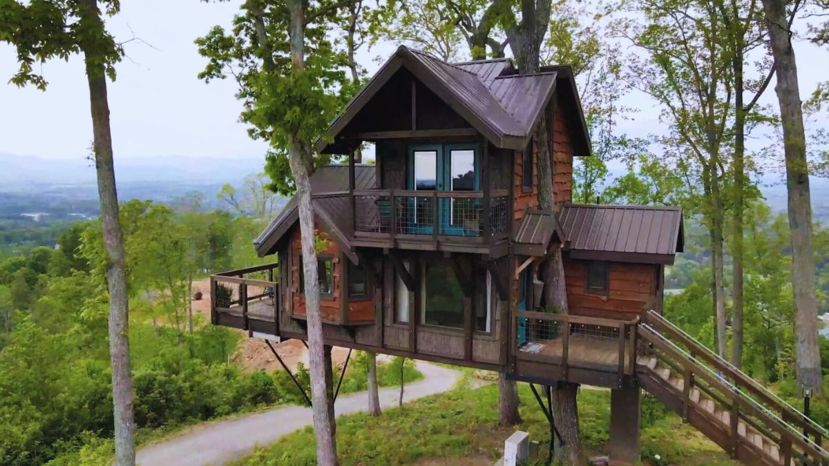  Romantic treehouse stay in Shoja village, Himachal