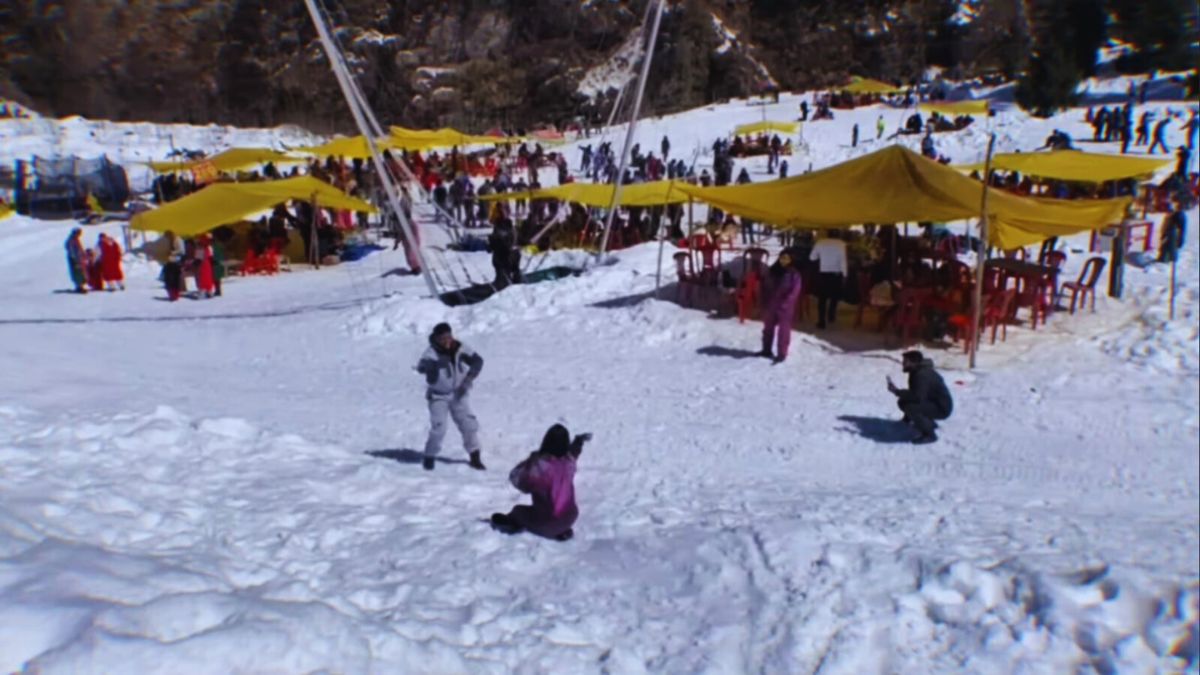 Tourists enjoying activities in Solang Valley